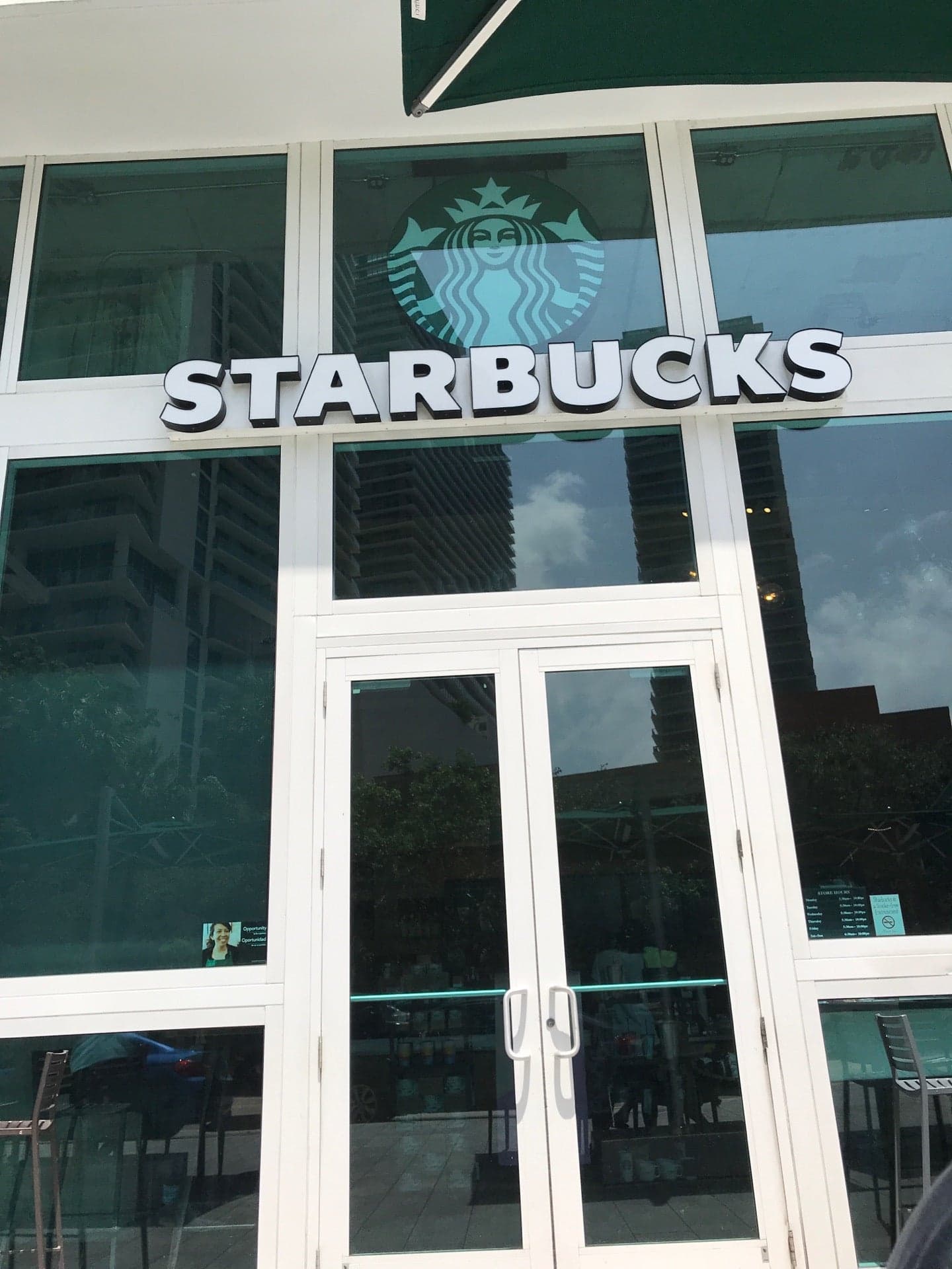 Starbucks, a restaurant in Miami