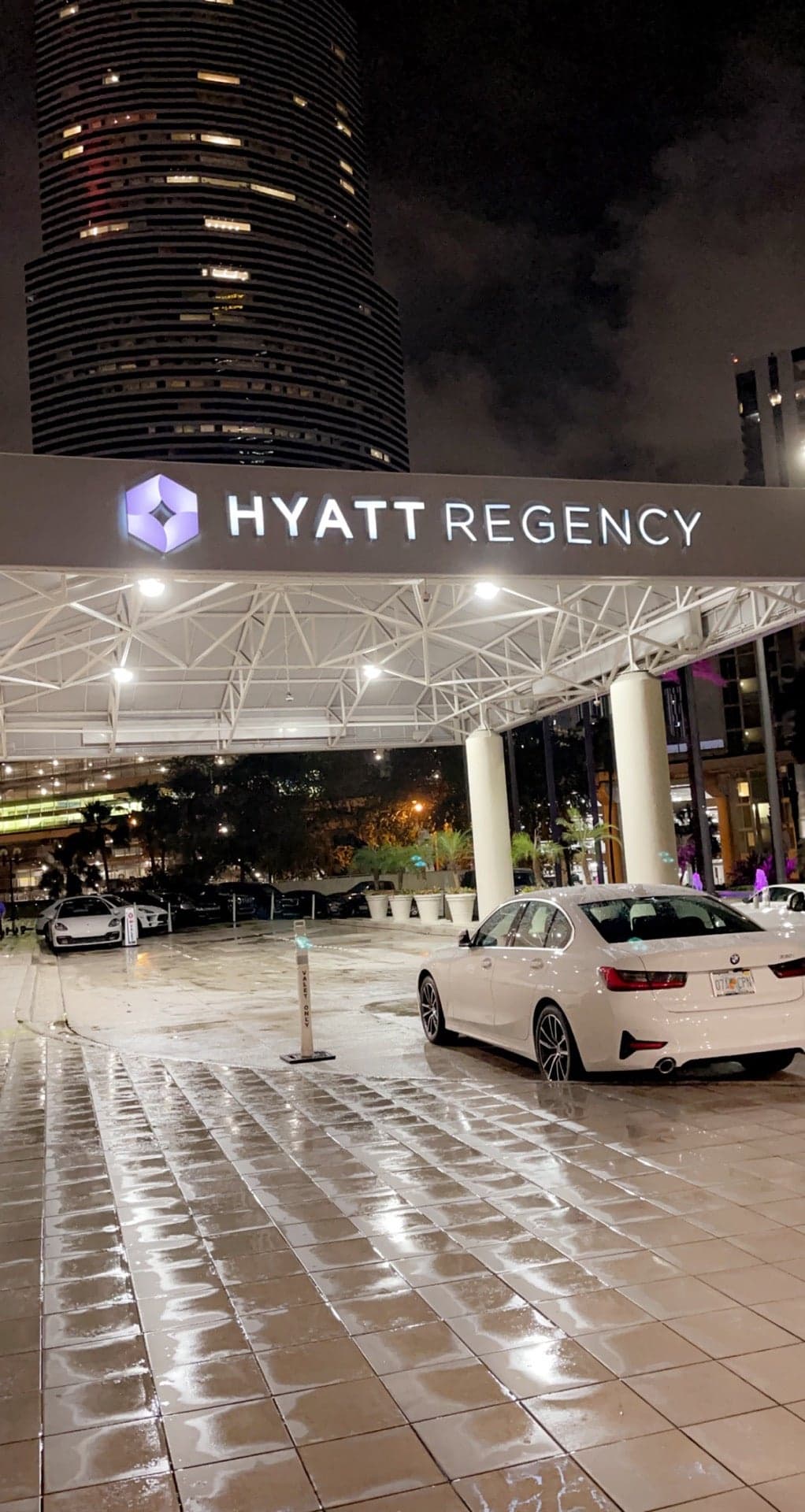 Hyatt Regency Lobby, a bar in Miami